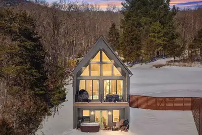 Image de Lake Haus Cabin - Hot Tub+ Sauna+ Lake View+ Wi-Fi