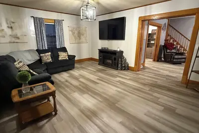 Image de Modern 4-bedroom/5 bathroom Southern Farmhouse