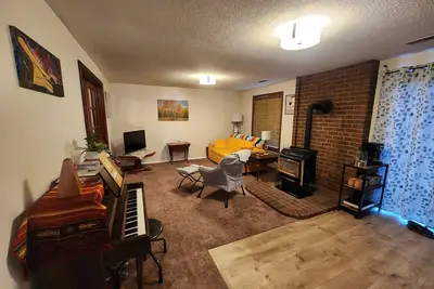 Creekside Oasis centrally located in Tigard