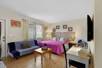 Pet-Friendly 1br Studio w/ Parking and Bbq, Hollywood