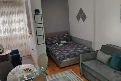 Image de Studio spacieux à Novi Pazar avec des équipements modernes