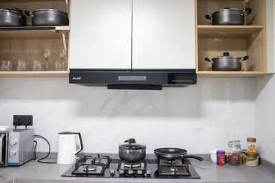 Image de Modern 2-Bedroom Apartment with Pool, Gym & Balcony