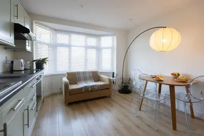 Image de Short Let Space offers Scholars Corner holiday property in Oxford, beautiful furnished two bedroom a