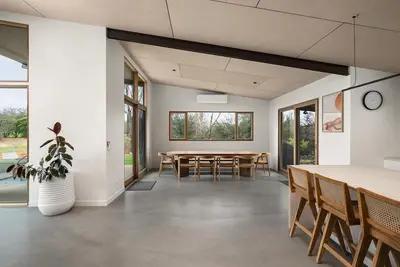 Image de Silver House - Mt Buffalo Rd - Alpine Haven on Mount Buffalo Road – A Spacious Retreat for Families, Friends & Nature Lovers