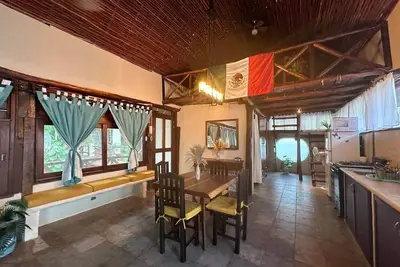 Image de Treehouse Loft in Prime Location