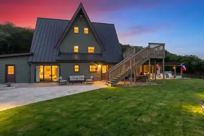 Image de Lake Travis A-Frame |Hot Tub & Lake Access Retreat