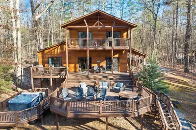 Image de River Lodge • Kayaks • Mins to Blue Ridge • River