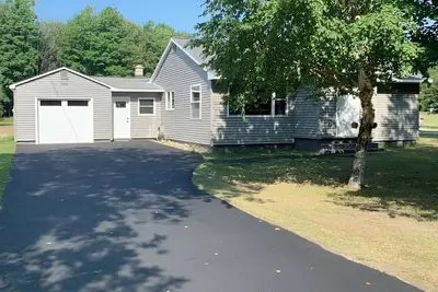 Image de New-Pictured Rocks Paradise! \nNear Pictured Rocks & Lake Superior!