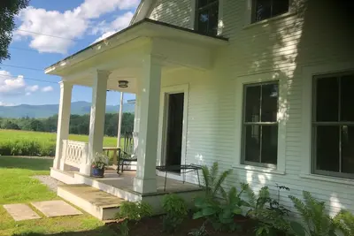 Image de Peaceful Vermont Farmhouse Escape