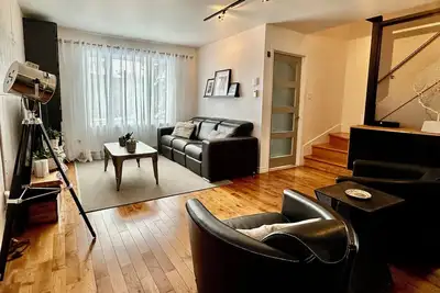 Image de Charming Family Home with Jacuzzi in Peaceful Montreal Neighborhood