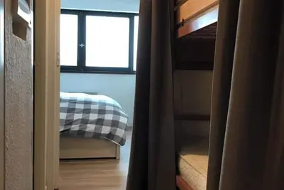 Image de Appartement skis aux pieds pour 6 pers. – Balcon ensoleillé & vue vallée