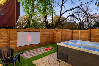 Image de Easter Break at Zen Den · Hot Tub · Movie Area