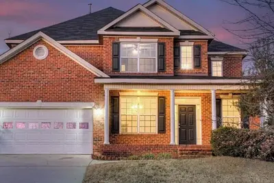 Image de Spacious 4-bedroom house in enchanting Evans for Masters Week