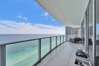 Image de 3-bedroom Condo in fantastic Hollywood with cool Ac