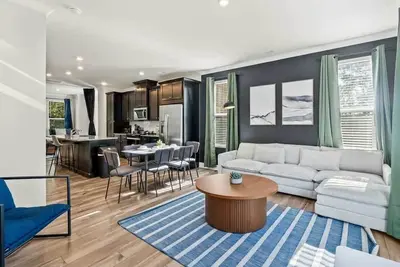 Image de 3br Townhouse | King Bed | Rooftop | Uptown Clt