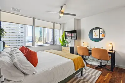 Image de King Bed + Stunning Downtown City Views +2br/2ba