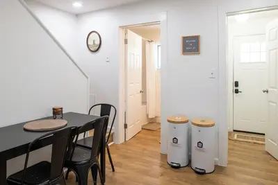 Image de Quiet 2br Home Fast Wi-fi / Parking & Laundry