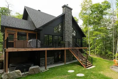 Image de ** Chalet en construction prêt à vous accueillir dès la fin avril 2024**