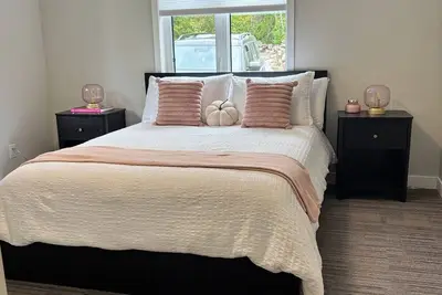 Image de Spacious Lakefront Cabin in Private Gated Community