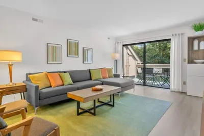 Image de Comfortable Condo for Work or Leisure | Pool & Workspace - Friendly Center Close By