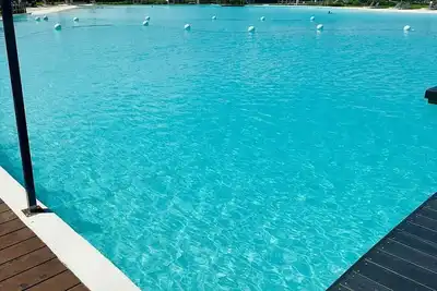 Image de Apartment with balcony overlooking the lagoon.