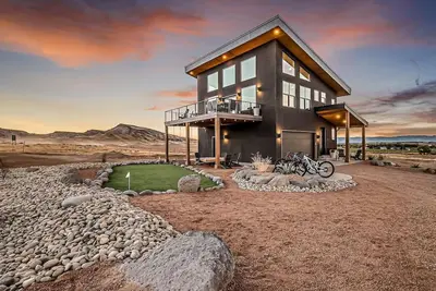 Image de Horsethief Hideout - Views, Hot Tub, Firepit Table, Trails Oasis