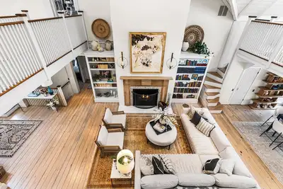 Image de Luxury Main Line 6 Bedroom Estate; Suana, Hot Tub & More