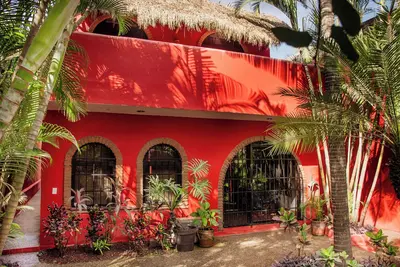 Image de Casa Roja · Whole Home with Pool, Terrace & Palapa · Local Sayulita
