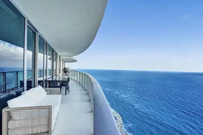 Image de Spacious 4-bedroom condo in beautiful Hollywood with Ac and gym