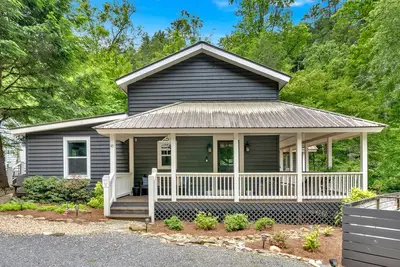 Image de River Front in Ellijay \"Kayak Cove\"