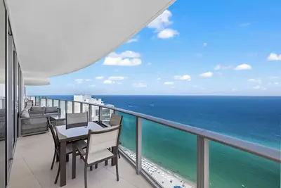 Image de Ocean front Ph stunning views. Luxury Spacious 4-bedroom