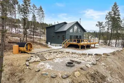 Nordic Nest | Barrel Sauna | Fireplace | Fire Pit