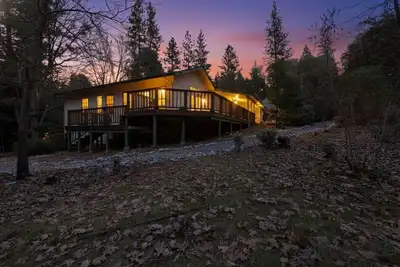 Image de Pine Grove Woodland Escape | Game Room, Fireplace & Bbq