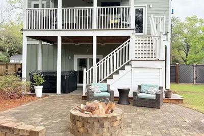 Image de Marsh-View Retreat w/Hot Tub I Golf Cart Friendly I 15 Min to Dwntown Charleston