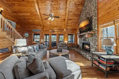 Image de Johnny's Lakeside Hideaway - Private Dock | Hot Tub | Game Room