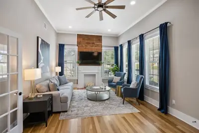 Image de Comfortable Home with Modern Farmhouse Vibe; Near Downtown
