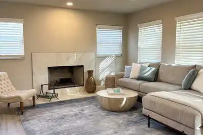 Image de Modern 2 bedroom home two miles to Madeira beach.