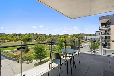 Image de Elegant 3-Bed Apt with Park Views in Campbell