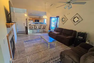 Image de Cozy condo with fireplace, washer/dryer, & WiFi - near town and Flagstaff trails