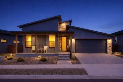 Image de Cozy Flagstaff Escape | Two King Suites + Hot Tub