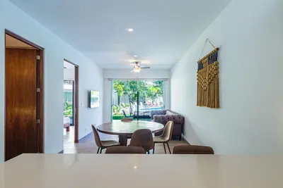 Image de Bright vacation condo near ocean with pool, Ac, gym access & charming patio