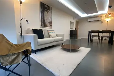 Image de Renovated 2br Condo Near Bts & Malls Local Charm