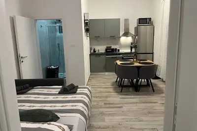 Image de Appartement d'une chambre avec la terrasse et la vue sur le mer Slatine, Ciovo (A-9433-e)