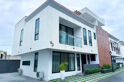 Image de Artistic 3bed townhouse w/ pool & gym near Osu