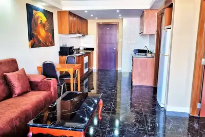 Image de Condo familial spacieux de 2 chambres avec vue sur la piscine — 10e étage, Angket Hip Residenc