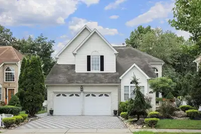 Image de Enchanting Old Bridge Haven – Stylish 4br Cul‑de‑Sac Retreat w/ Spa Bath