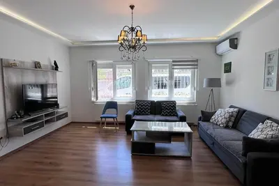 Image de Spacious 3-Bedroom, 2-Bath Apartment in Ilidža – Near Airport, Garden & Bbq