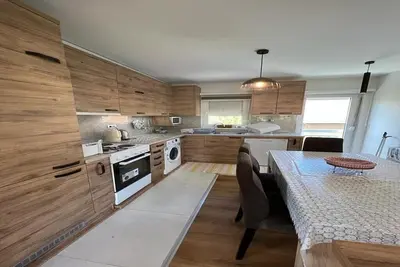 Image de Terrific 3-bedroom/2-bathrooms apartment with Ac in Sarajevo near Airport