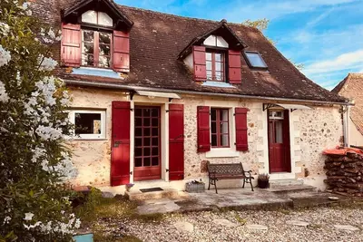 Image de A sweet cottage in the middle of the Perigord Noir. Family and dog friendly.