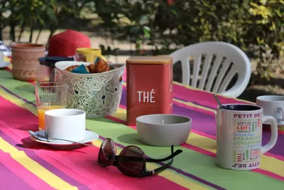 Image de 300 m plage. Confort, terrasse, wifi, draps, jardin, piscine, parking